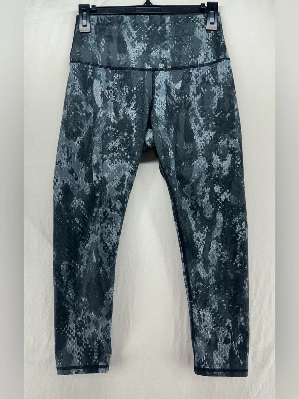Alo Yoga Legging Airbrush Cropped‎ Capri High Rise Snakeskin Activewear Yoga M